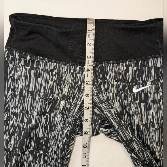 Nike women's graphic DRI-FIT tight running Capri leggings, size XS , black/white - Picture 10 of 10